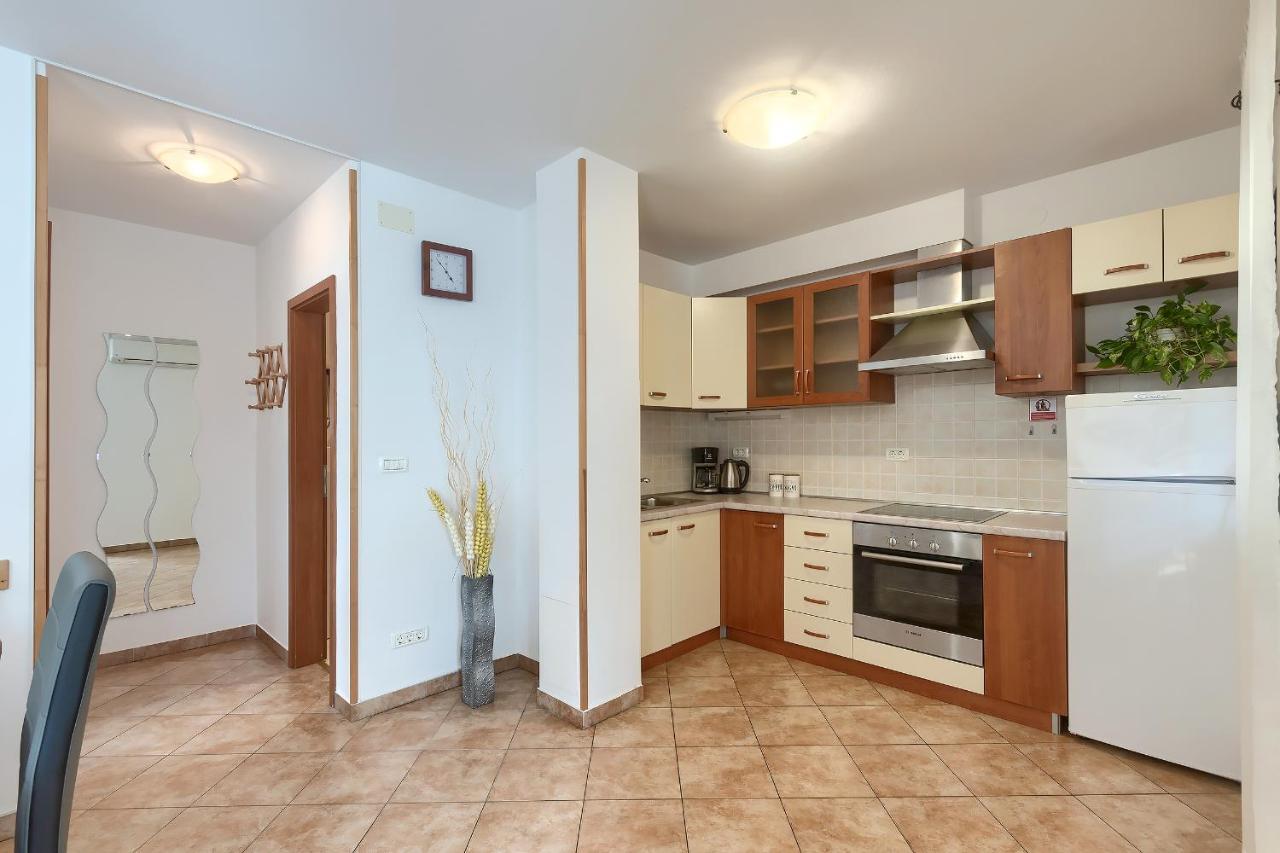 Apartments Gilly 1 Premantura Ngoại thất bức ảnh